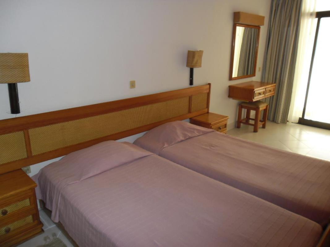 Albufeira, With Terrace, Views, 5 Min To Apartment Albufeira